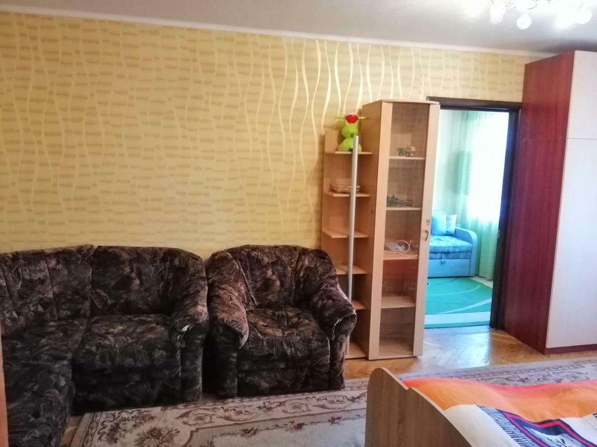 Apartments On Dontsya, 12 Kyiv Exterior photo